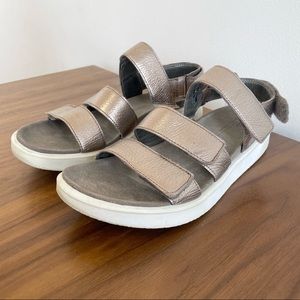 Ecco Flowt 3 Strap Warm Grey Metallic Sandal